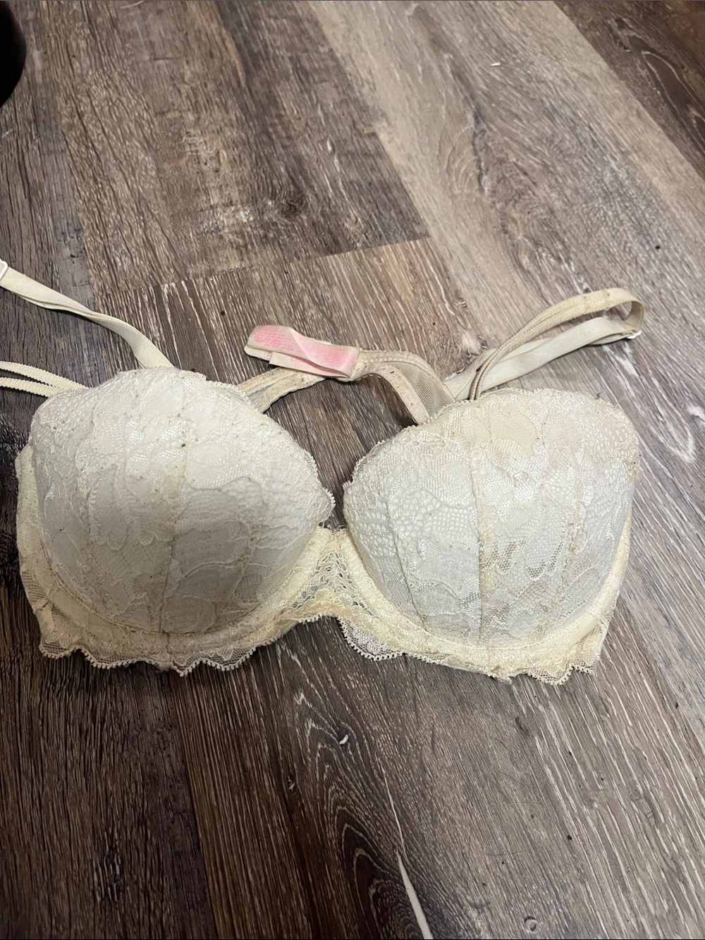 PINK Victoria's Secret Cream Lace Push-Up Bra